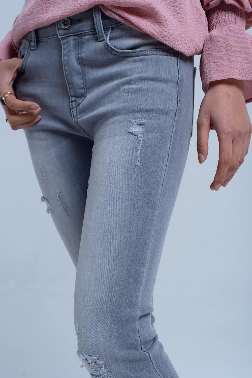 Gray jeans with rips detail Q2 Jeans BoutiqueLua