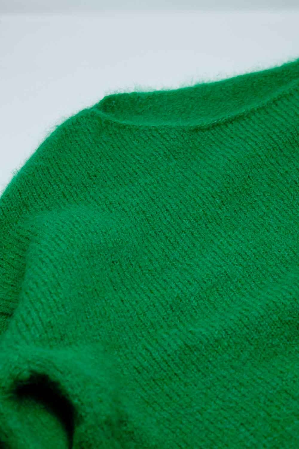 Green sweater with long sleeves and rounded collar Q2 Sweaters BoutiqueLua