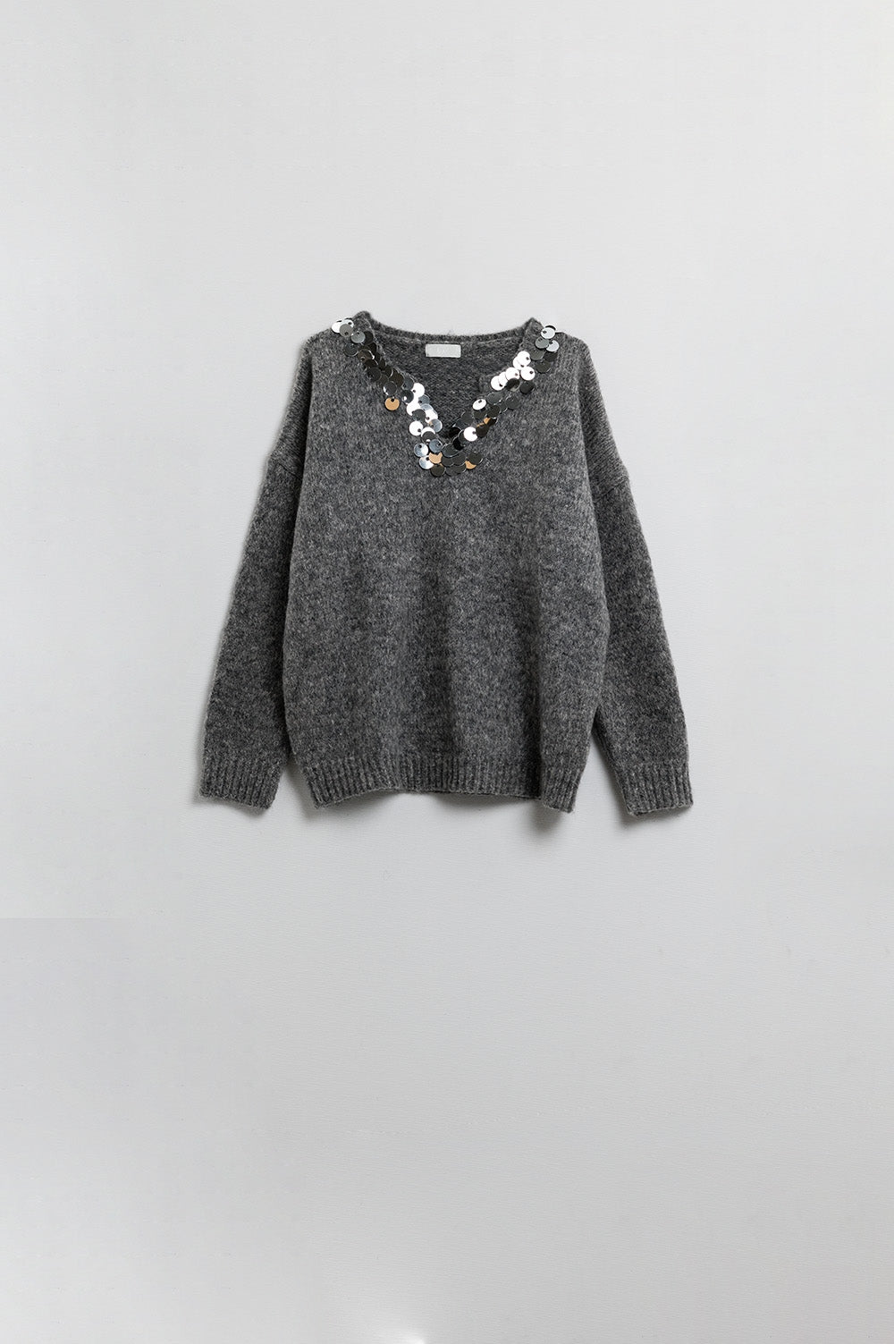 Pull col V gris avec détails pailletés