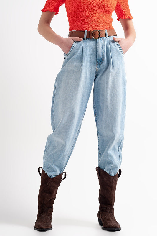 Q2 High rise relaxed jeans with pleat front in bleach wash