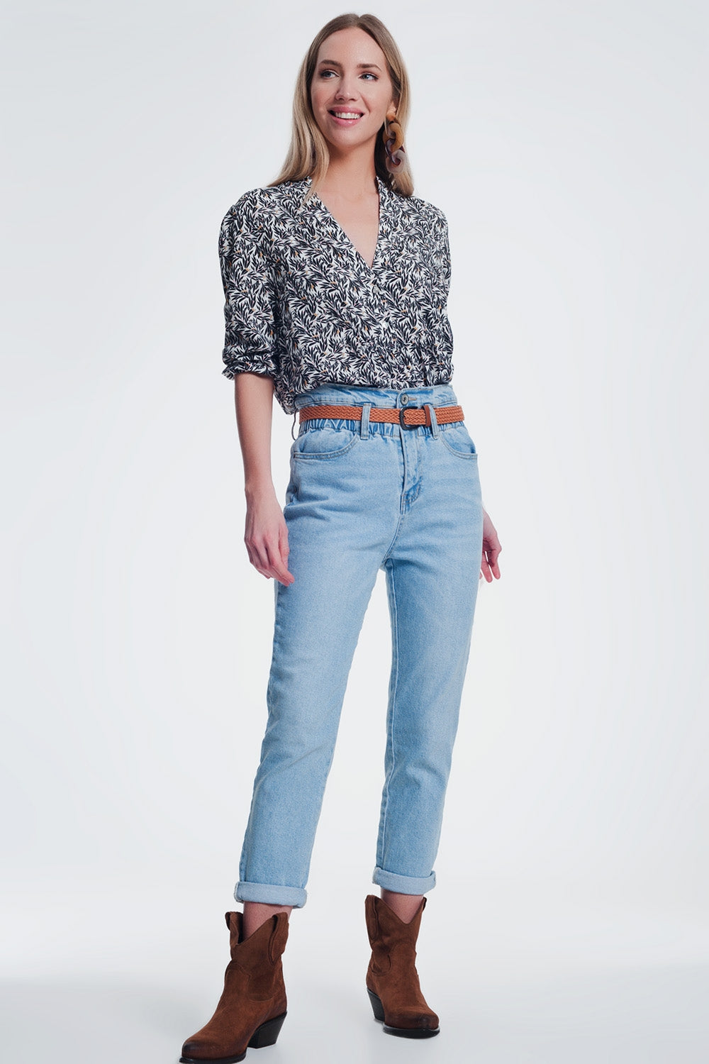 high waist mom jeans with belt in light denim Q2 Jeans BoutiqueLua