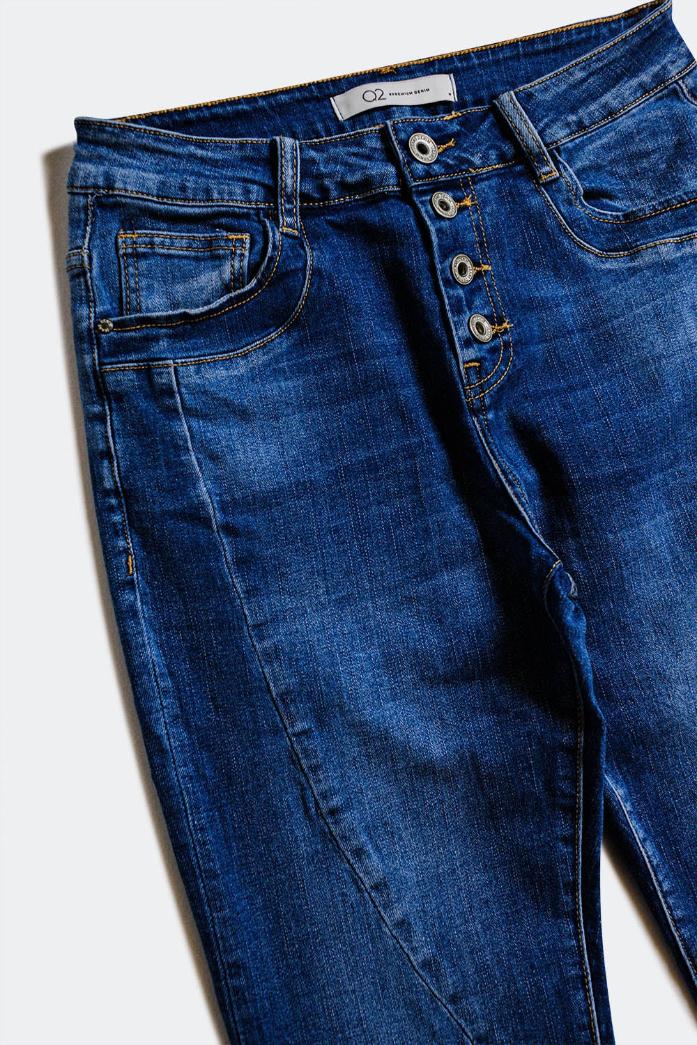 Jean with seam detail in dark wash blue