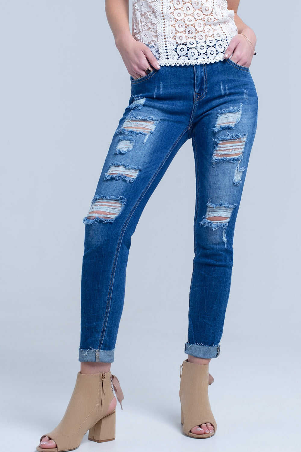 Jean with shredded rips and raw-cut cuffs Q2 Jeans BoutiqueLua