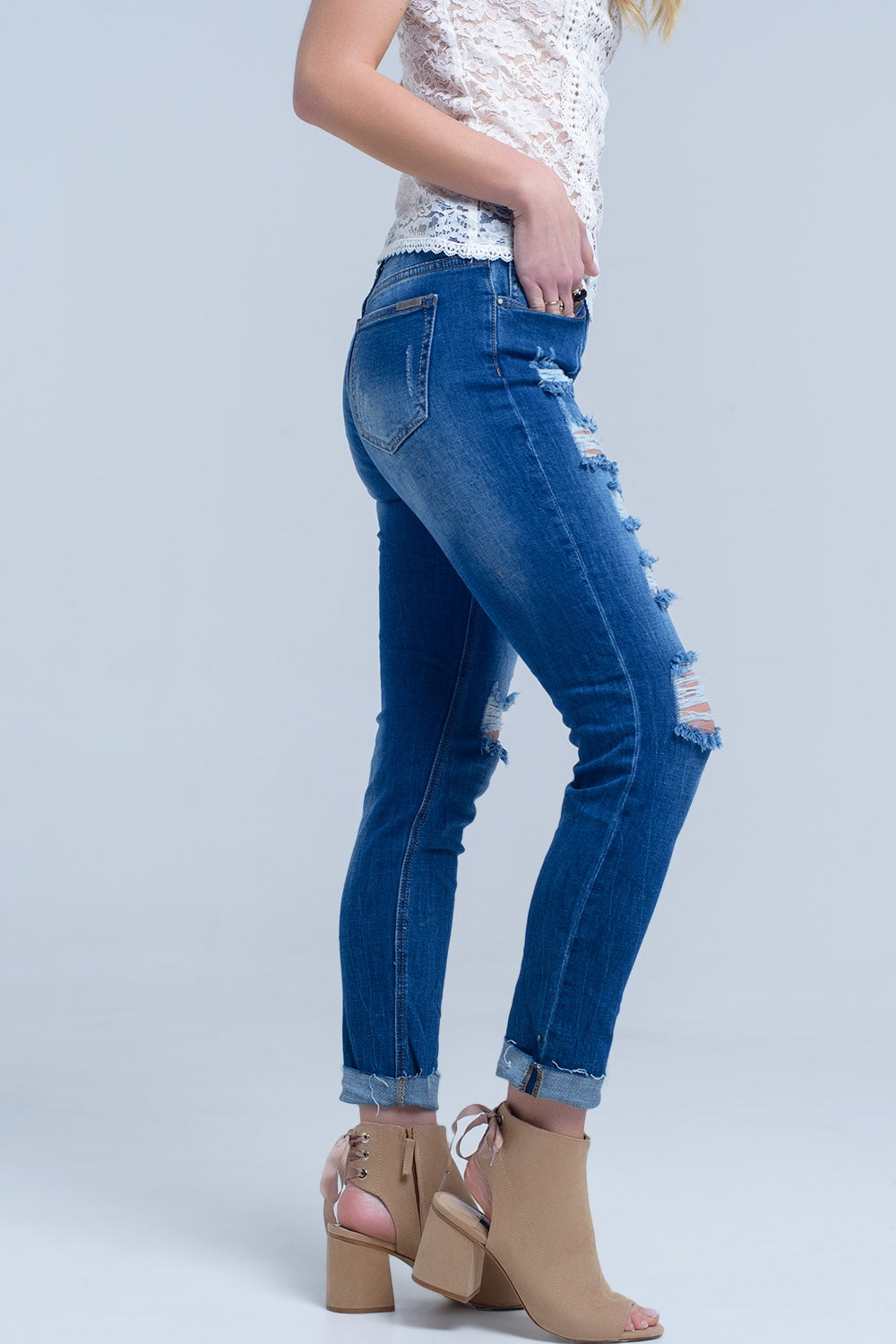 Jean with shredded rips and raw-cut cuffs Q2 Jeans BoutiqueLua