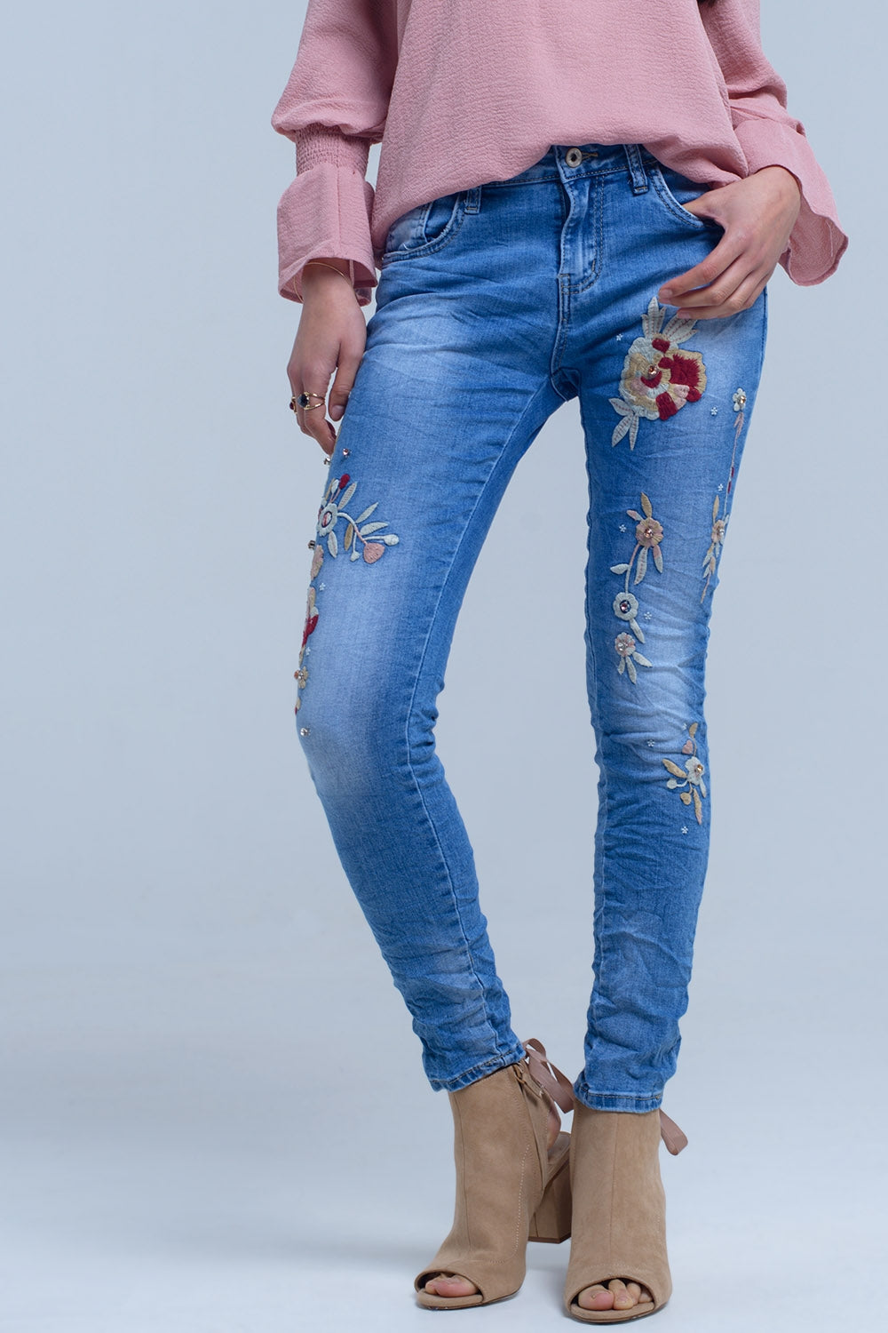 Jeans with floral embroidery Q2 Jeans BoutiqueLua