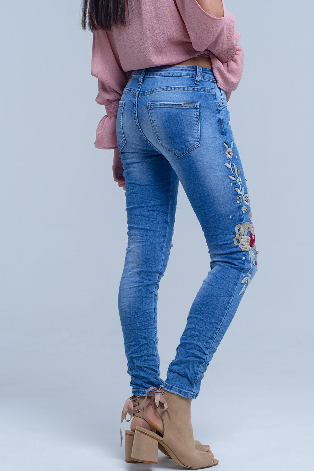 Jeans with floral embroidery Q2 Jeans BoutiqueLua