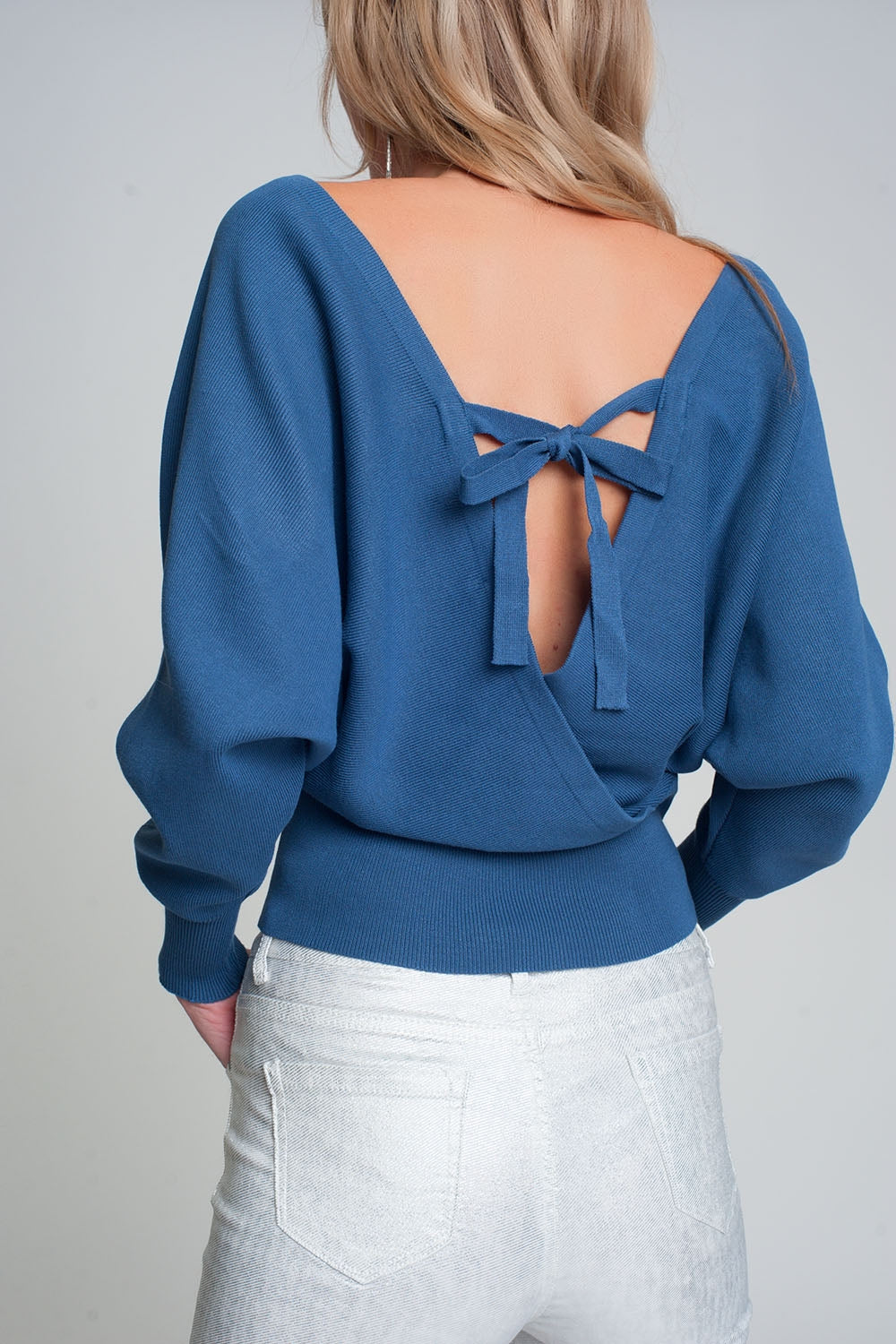 Knitted sweater with wrapped V-neck in blue Q2 Sweaters BoutiqueLua