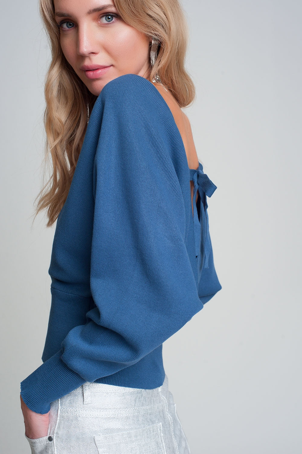 Knitted sweater with wrapped V-neck in blue Q2 Sweaters BoutiqueLua