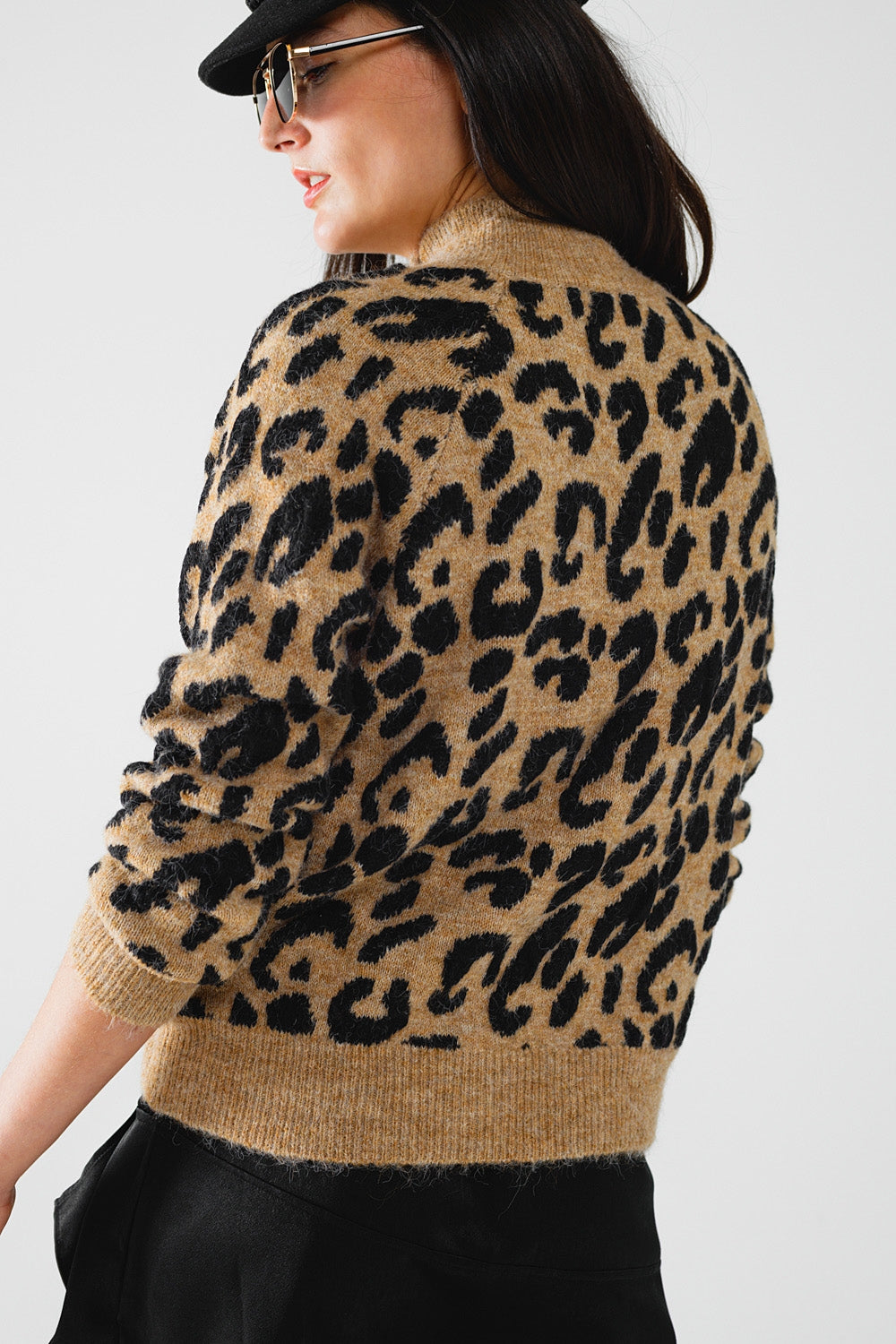 Leopard knit sweater with buttons on the side Q2 Sweaters BoutiqueLua