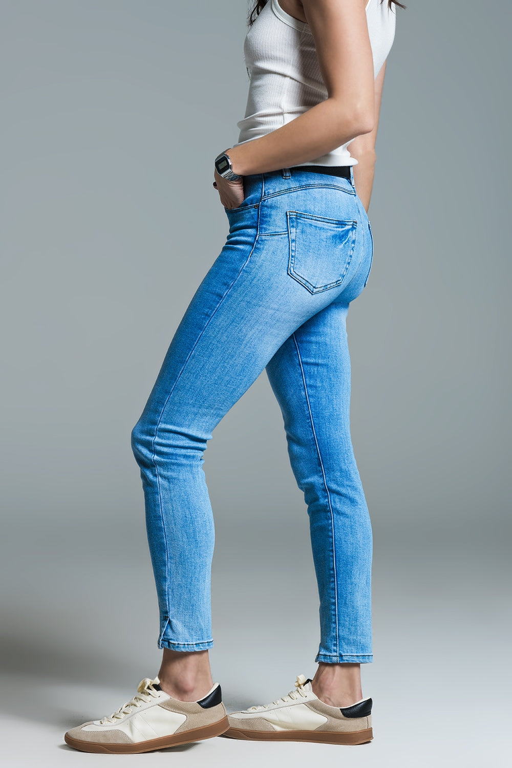 Light blue basic skinny jeans with short slit at hem Q2 Jeans BoutiqueLua