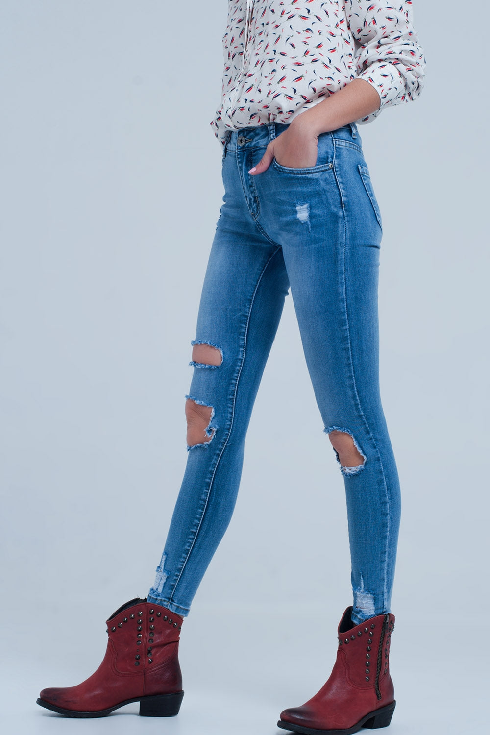 Light ripped skinny jeans in blue Q2 Jeans BoutiqueLua