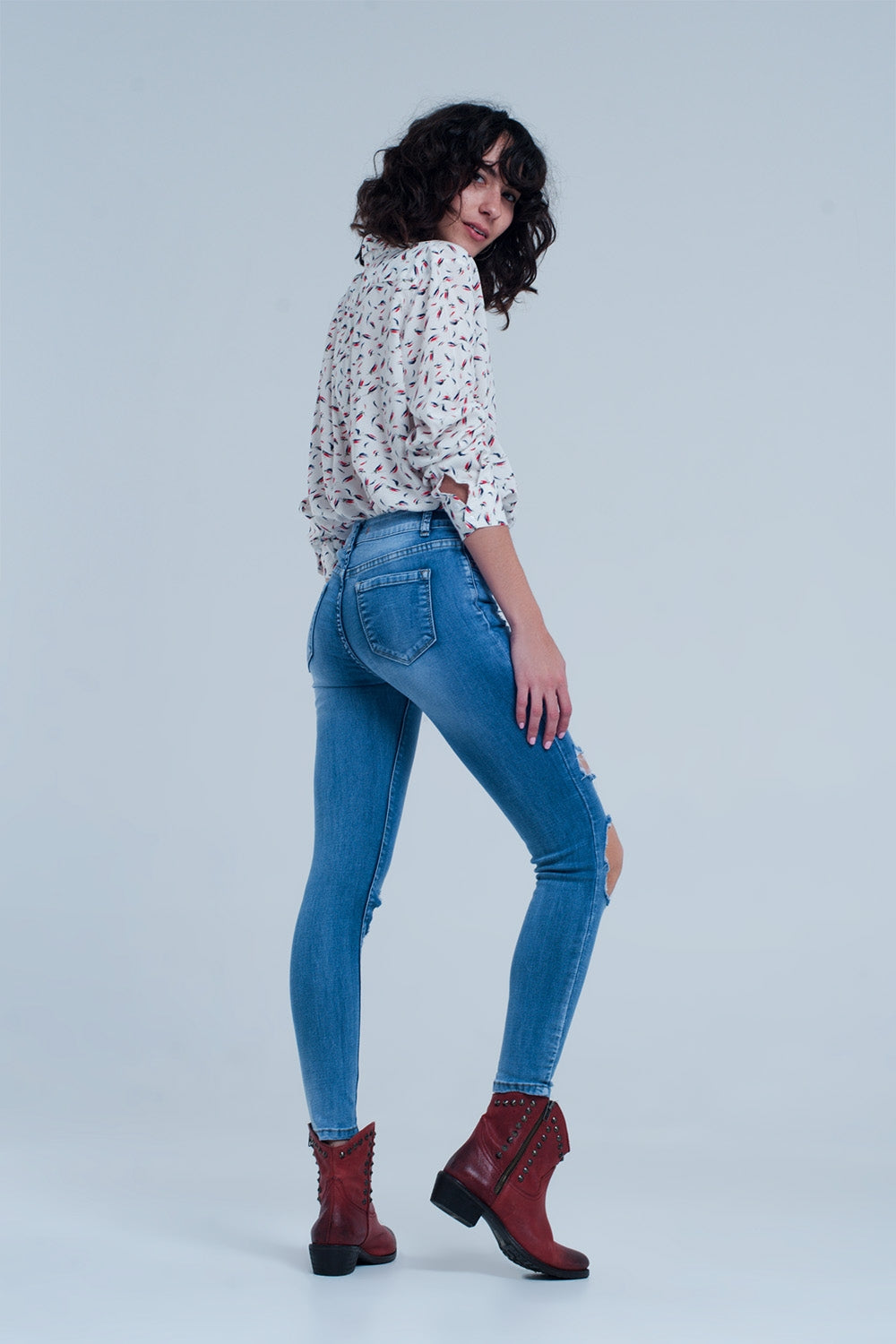 Light ripped skinny jeans in blue Q2 Jeans BoutiqueLua