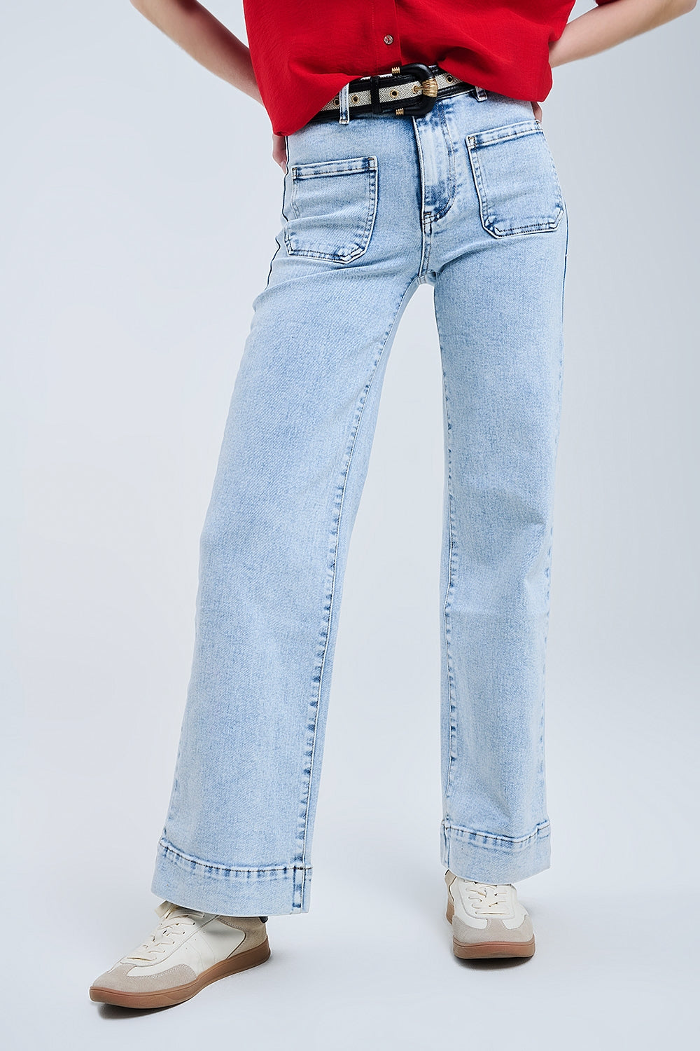 Light wash jeans with wide leg and pockets