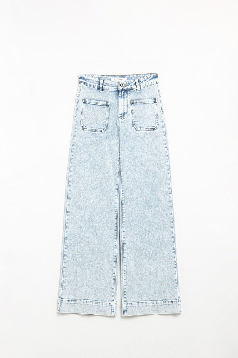 Light wash jeans with wide leg and pockets