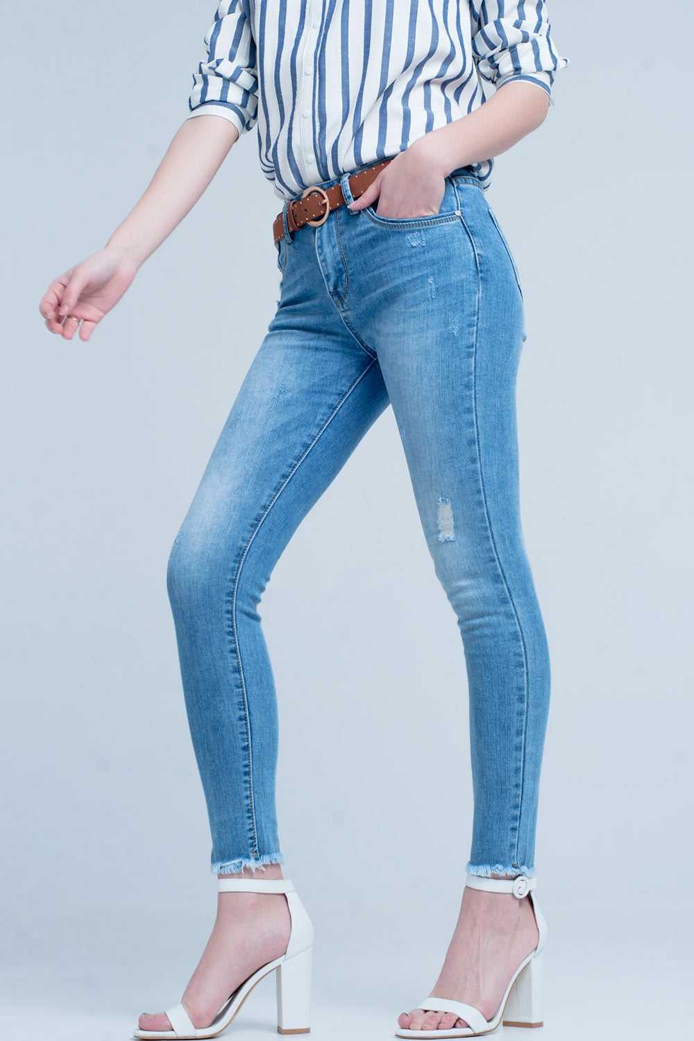 Q2 light wash skinny jean in blue