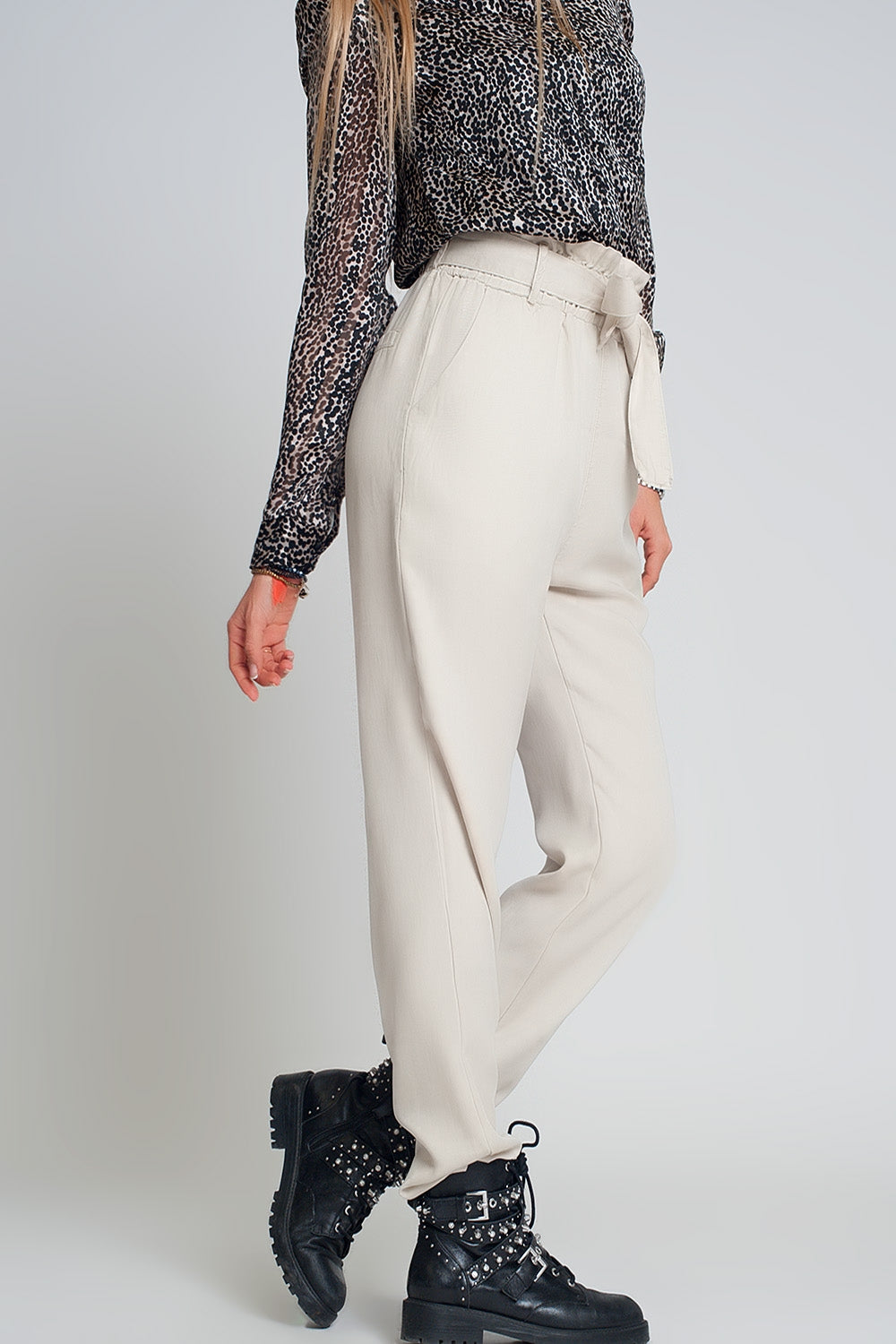 Q2 Lightweight Pants with tie waist in beige