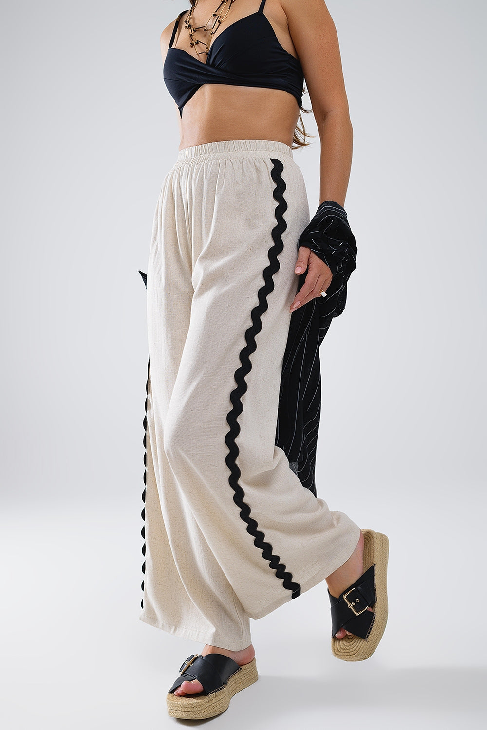 Q2 Linen Contrast Scallop Trim Pants in Beige