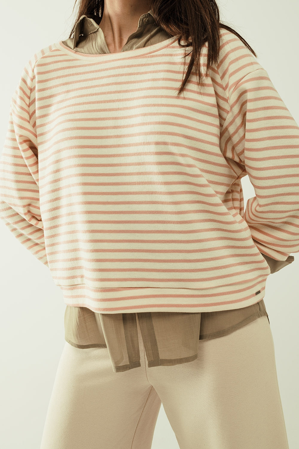 Long sleeves white sweater with pink stripes and a boat neck Q2 Sweaters BoutiqueLua