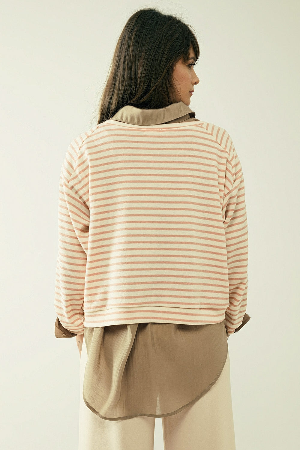 Long sleeves white sweater with pink stripes and a boat neck Q2 Sweaters BoutiqueLua