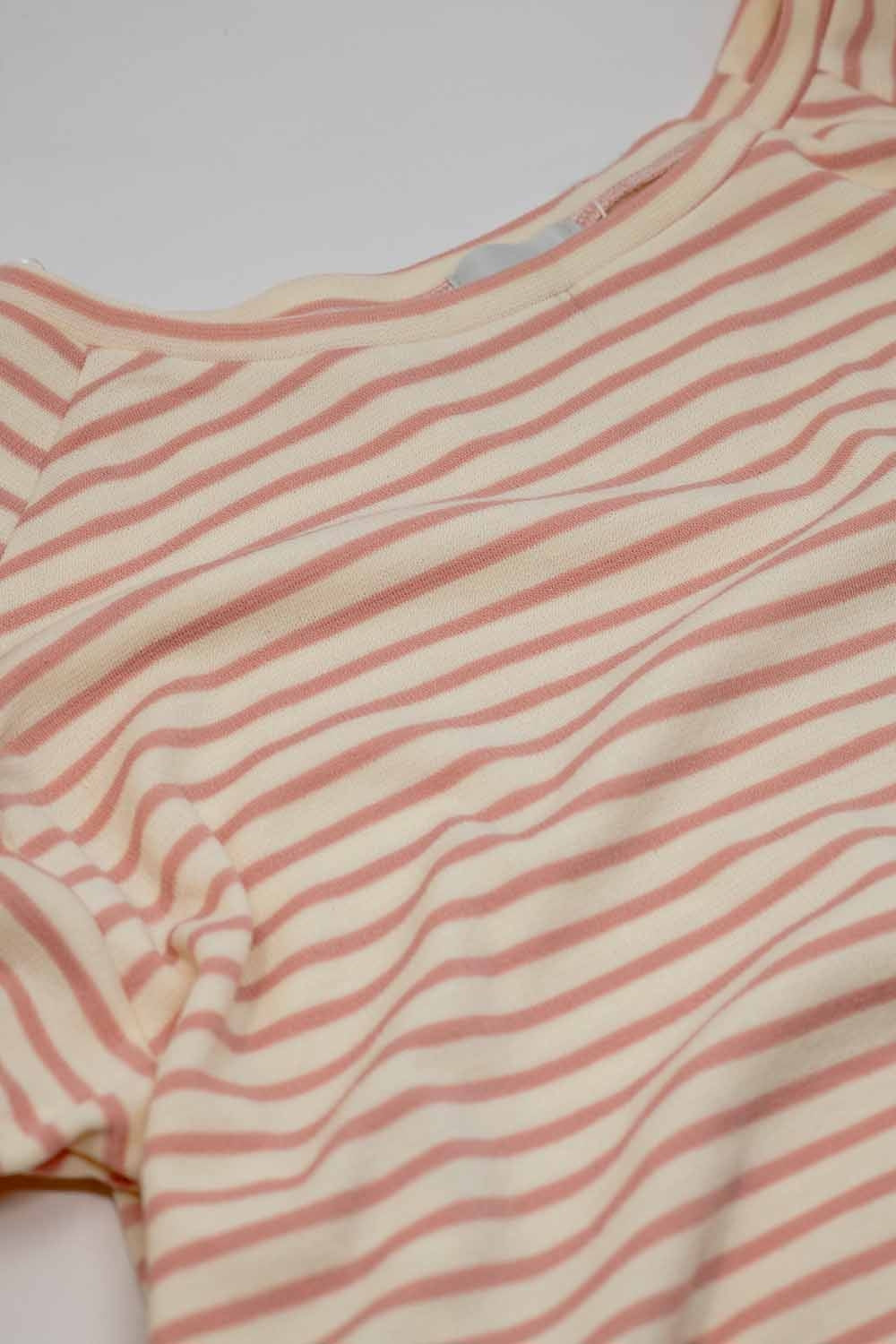 Long sleeves white sweater with pink stripes and a boat neck Q2 Sweaters BoutiqueLua