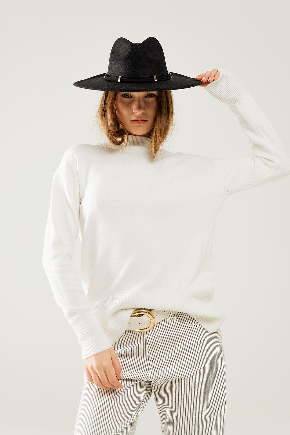 Q2 Loose white sweater with open back detail