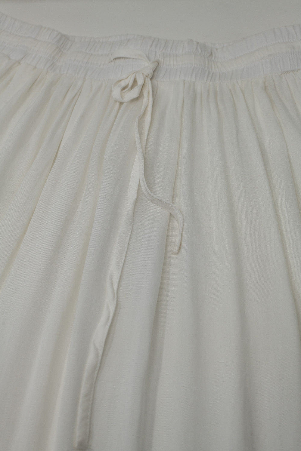 Maxi skirt in white fluid fabric with elastic waist Q2 Skirts BoutiqueLua