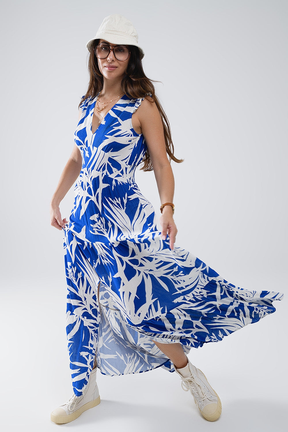 Q2 Maxi Tropical Print V-neck Dress With Slit in Blue