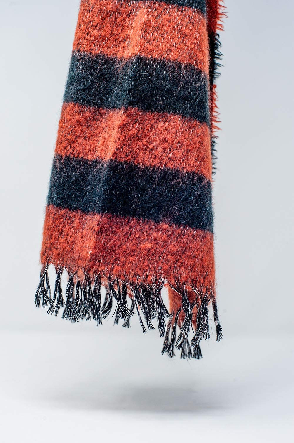 Q2 Melange mix stripe scarf in red