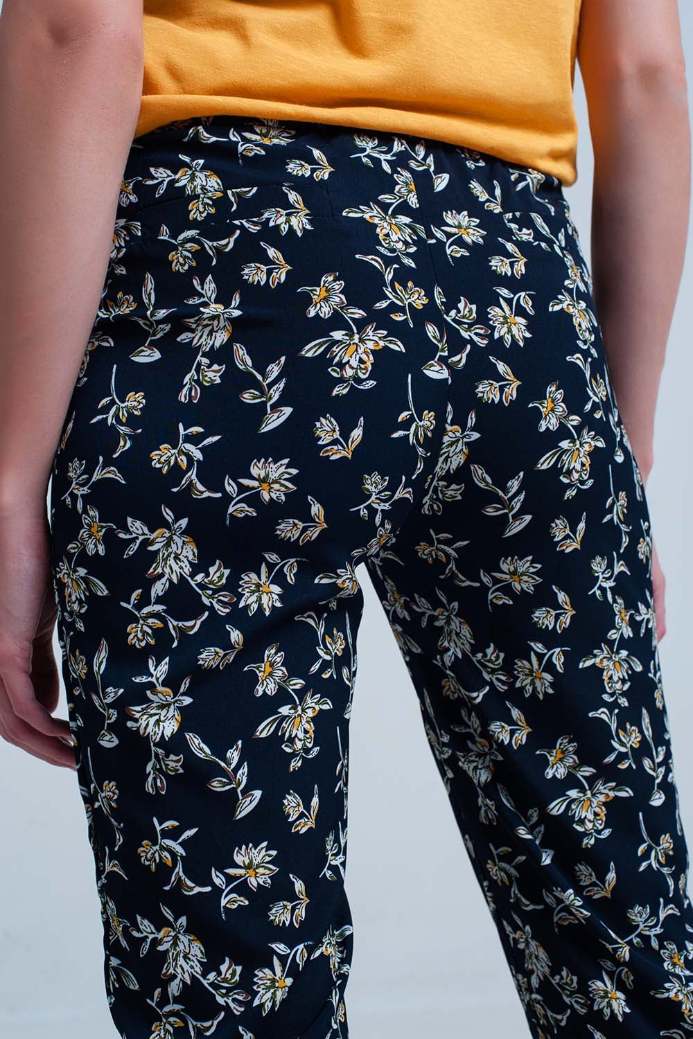 Navy floral pants with a belt Q2 Pants BoutiqueLua