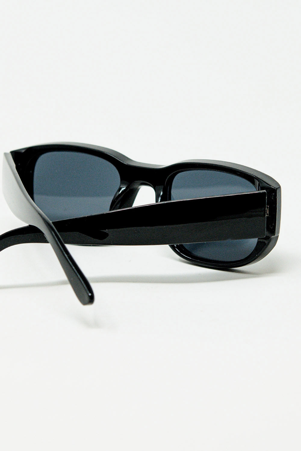 Oval Sunglasses with High Gloss Transparent Frames in black Q2  BoutiqueLua