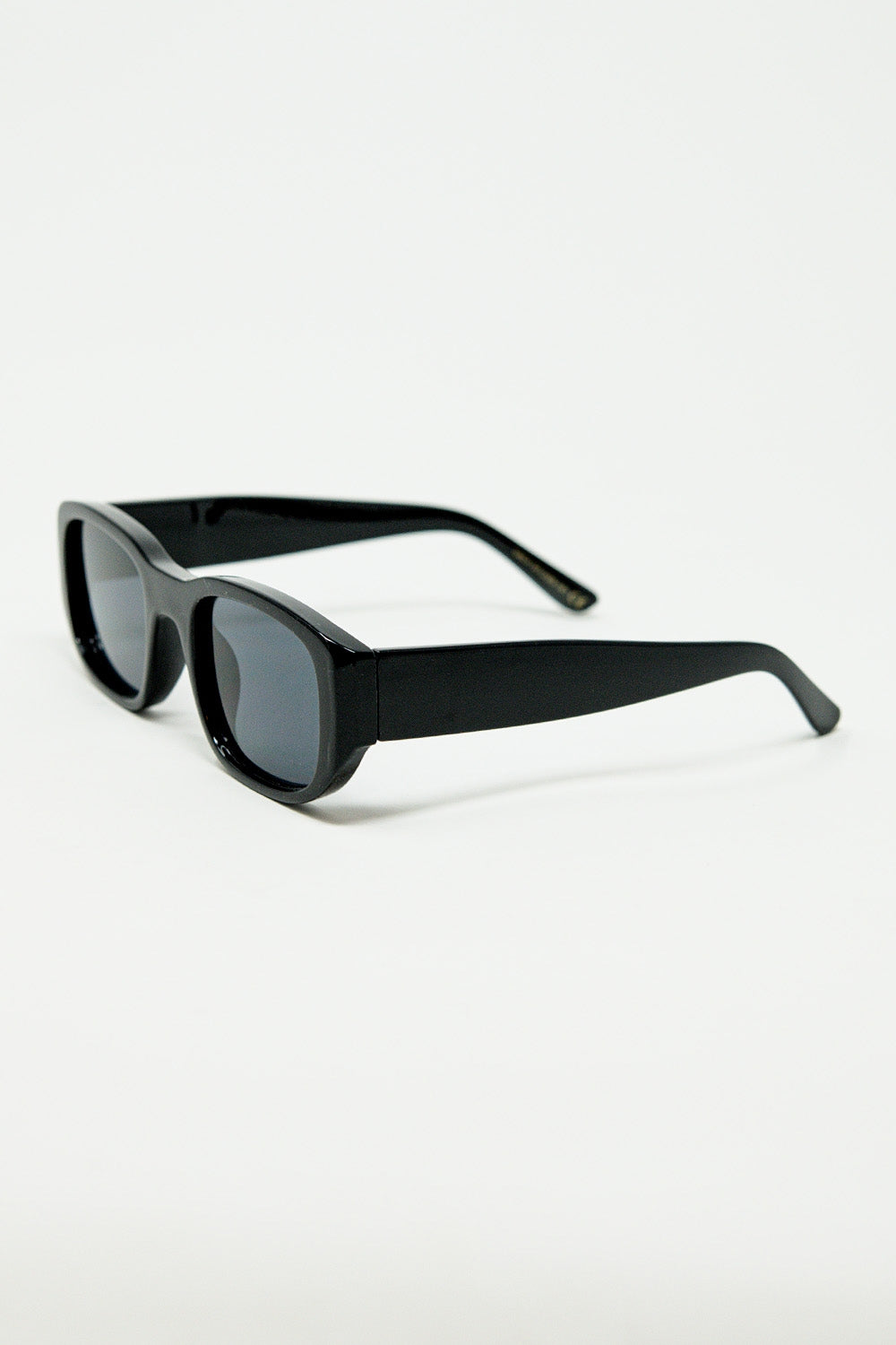 Oval Sunglasses with High Gloss Transparent Frames in black Q2  BoutiqueLua