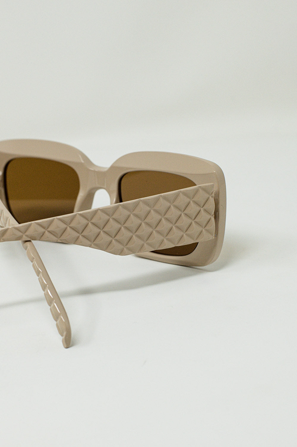 Oval Sunglasses With Smoke Lens In Beige Q2 Sunglasses BoutiqueLua