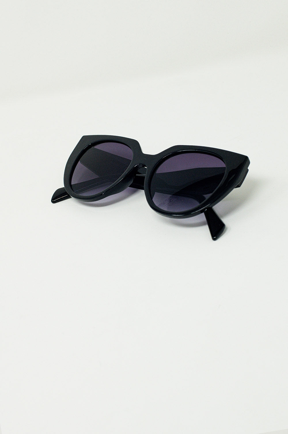 Oversized Cat Eye Sunglasses With Wide Rim in Black Q2 Sunglasses BoutiqueLua