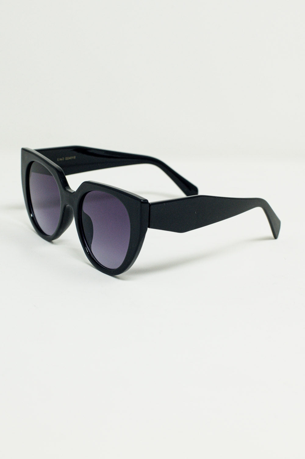 Oversized Cat Eye Sunglasses With Wide Rim in Black Q2 Sunglasses BoutiqueLua