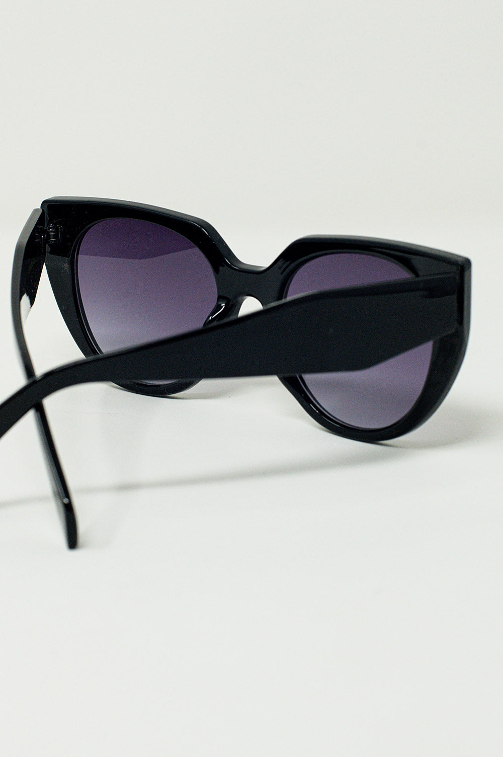 Oversized Cat Eye Sunglasses With Wide Rim in Black Q2 Sunglasses BoutiqueLua