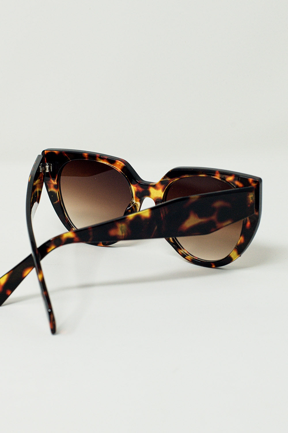 Oversized Cat Eye Sunglasses With Wide Rim in Tortoise Shell Q2 Sunglasses BoutiqueLua