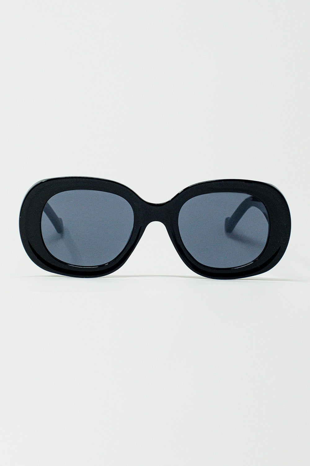 Q2 Oversized Circular Sunglasses in Black