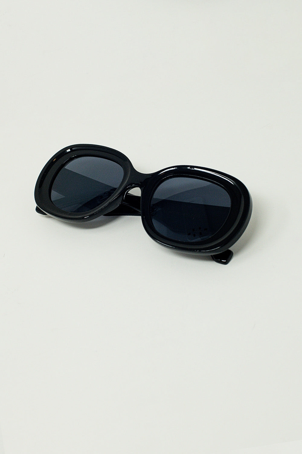 Oversized Circular Sunglasses in Black Q2 Sunglasses BoutiqueLua