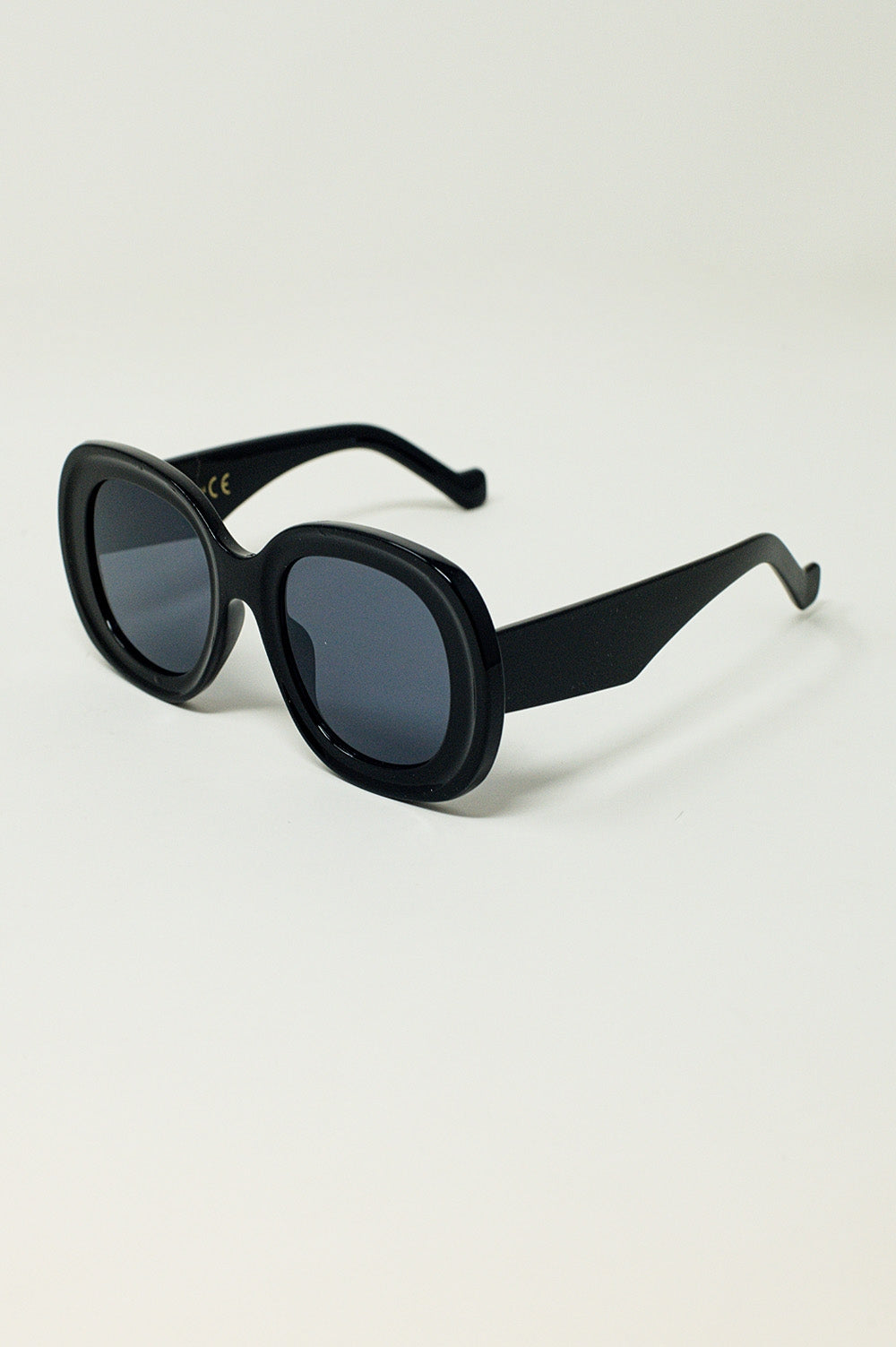 Oversized Circular Sunglasses in Black Q2 Sunglasses BoutiqueLua