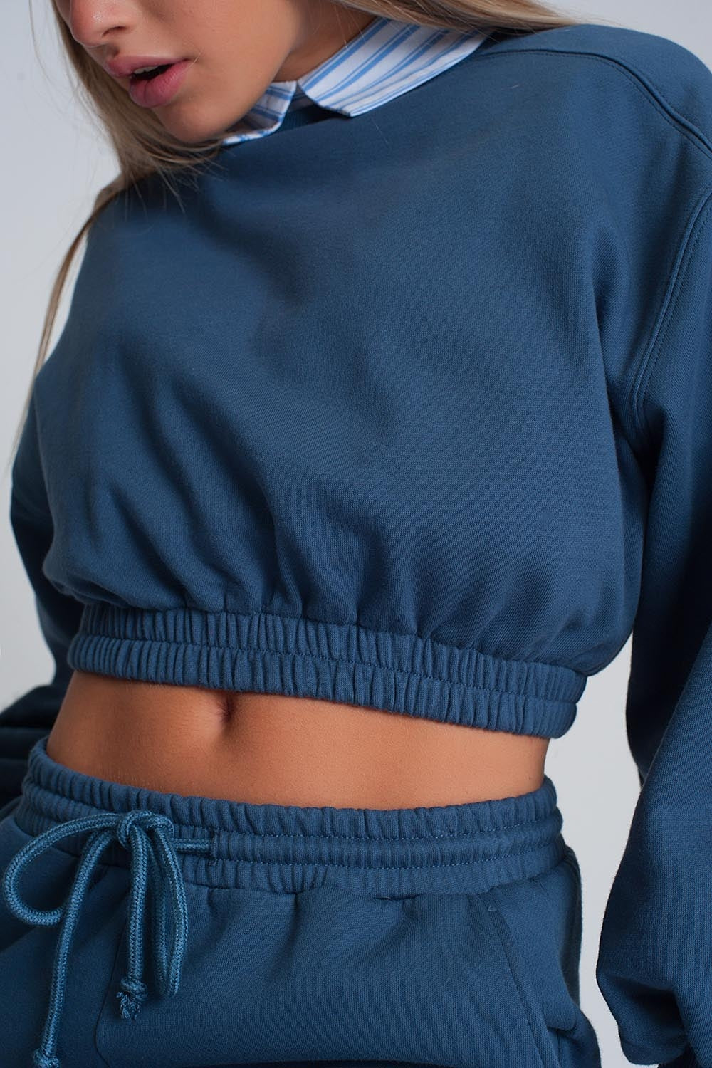 Oversized cropped sweatshirt in blue Q2 Sweaters BoutiqueLua