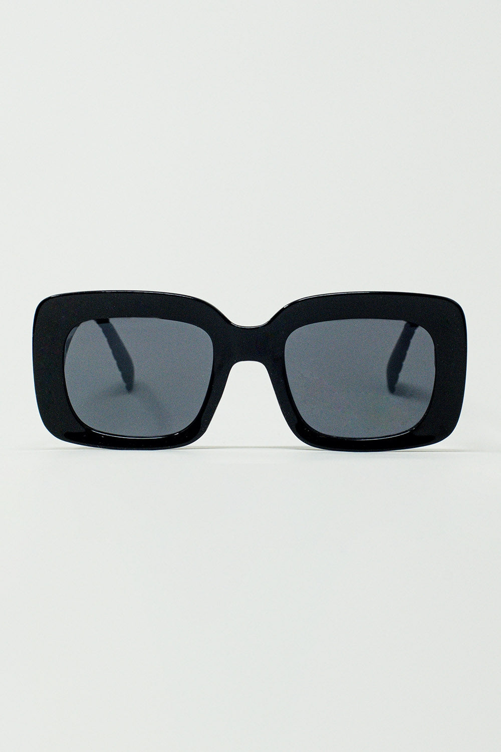 Q2 Oversized Oval Sunglasses With Side Detail in Black