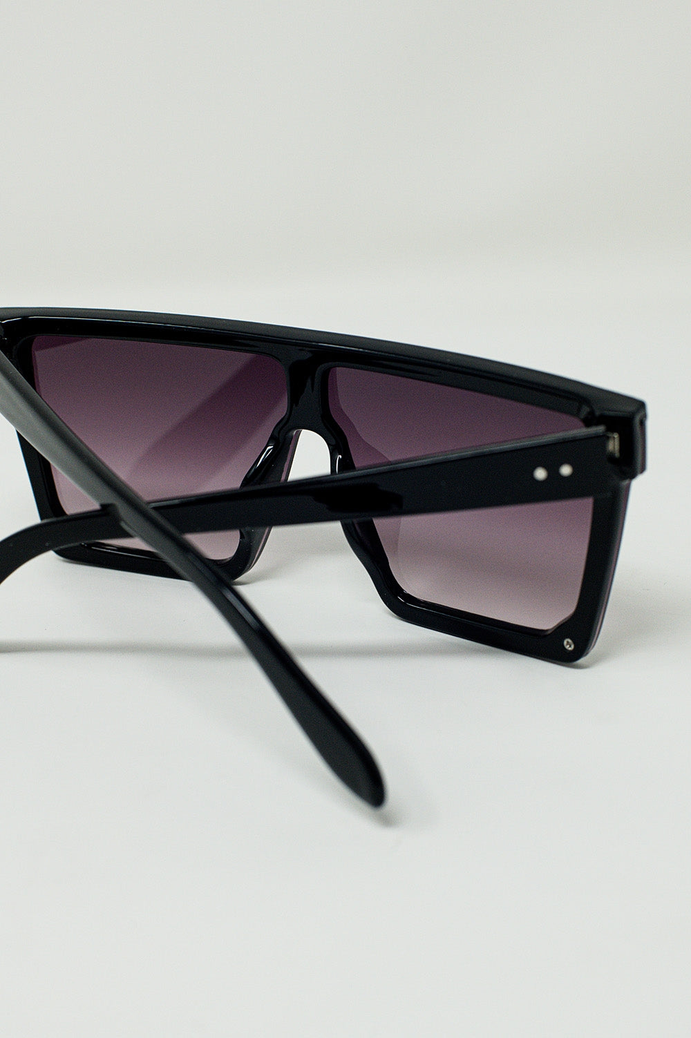 Oversized Squared 70´s Sunglasses in Black Q2 Sunglasses BoutiqueLua