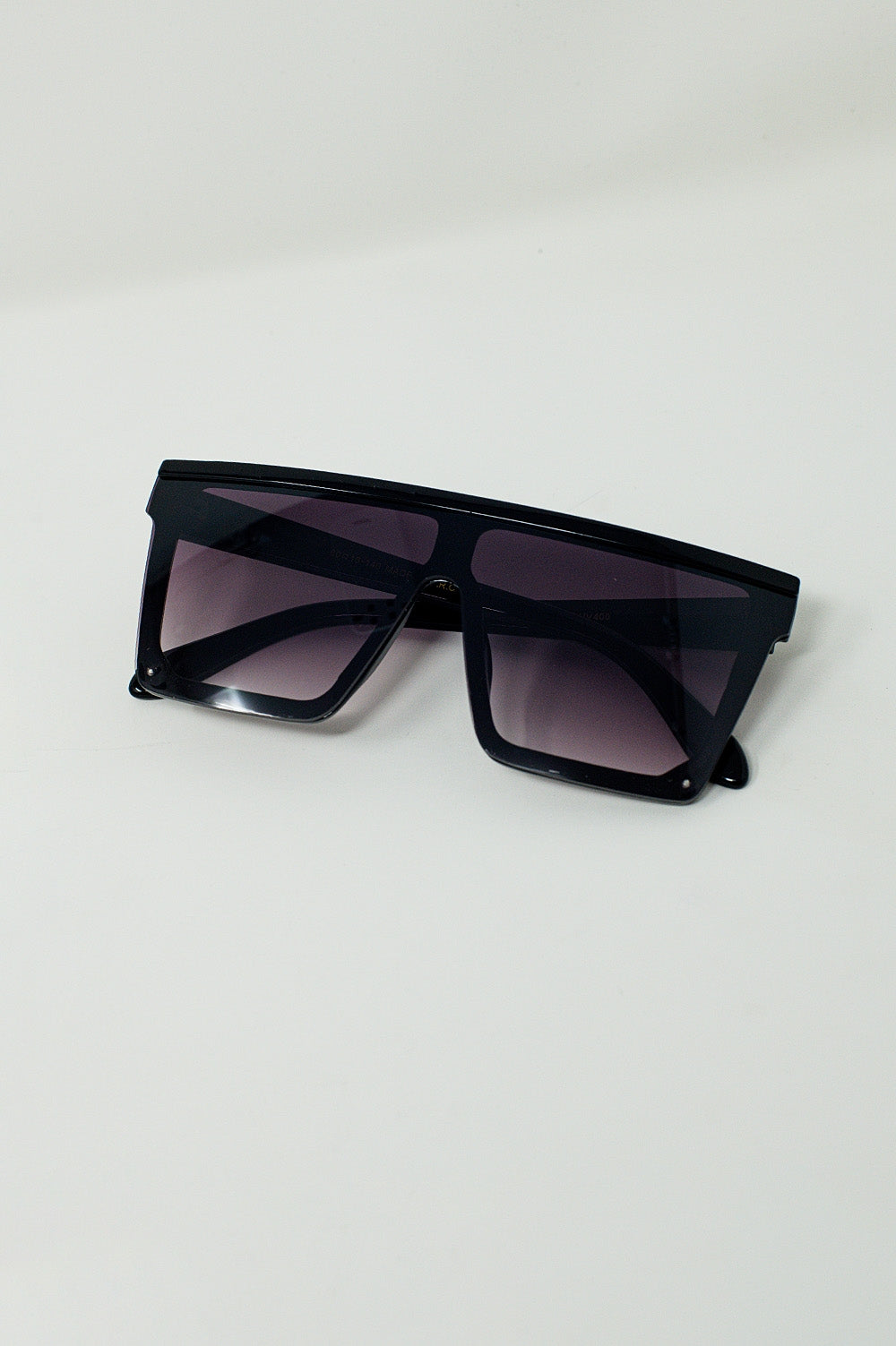 Oversized Squared 70´s Sunglasses in Black Q2 Sunglasses BoutiqueLua