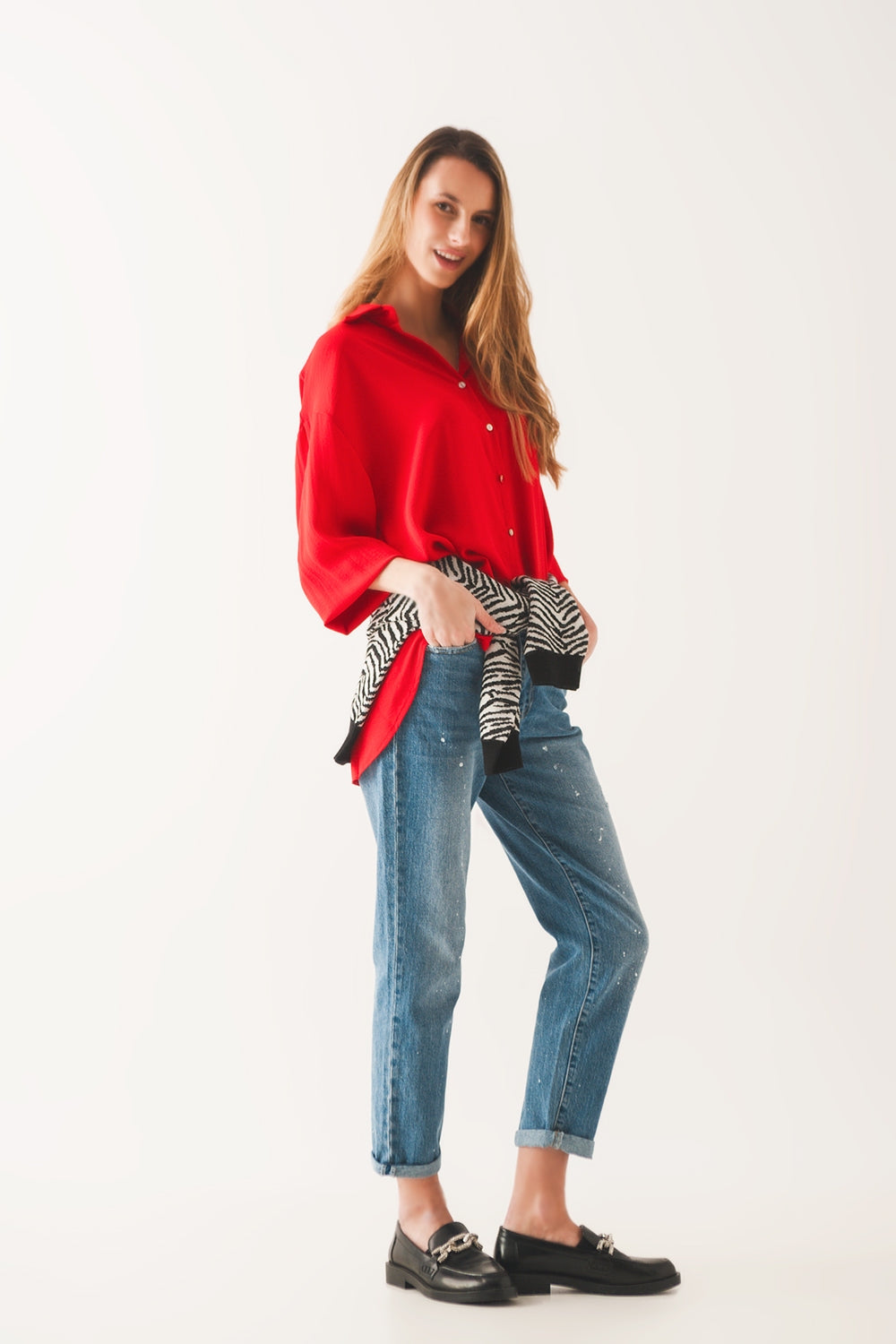 Chemise oversize avec détails de poche en rouge