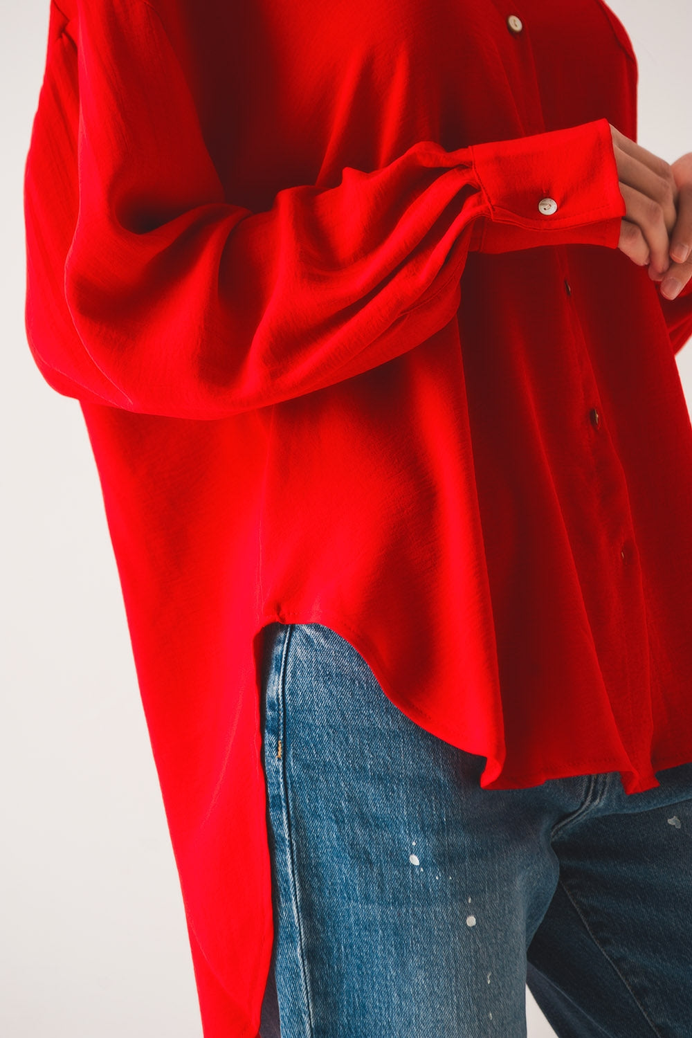 Chemise oversize avec détails de poche en rouge