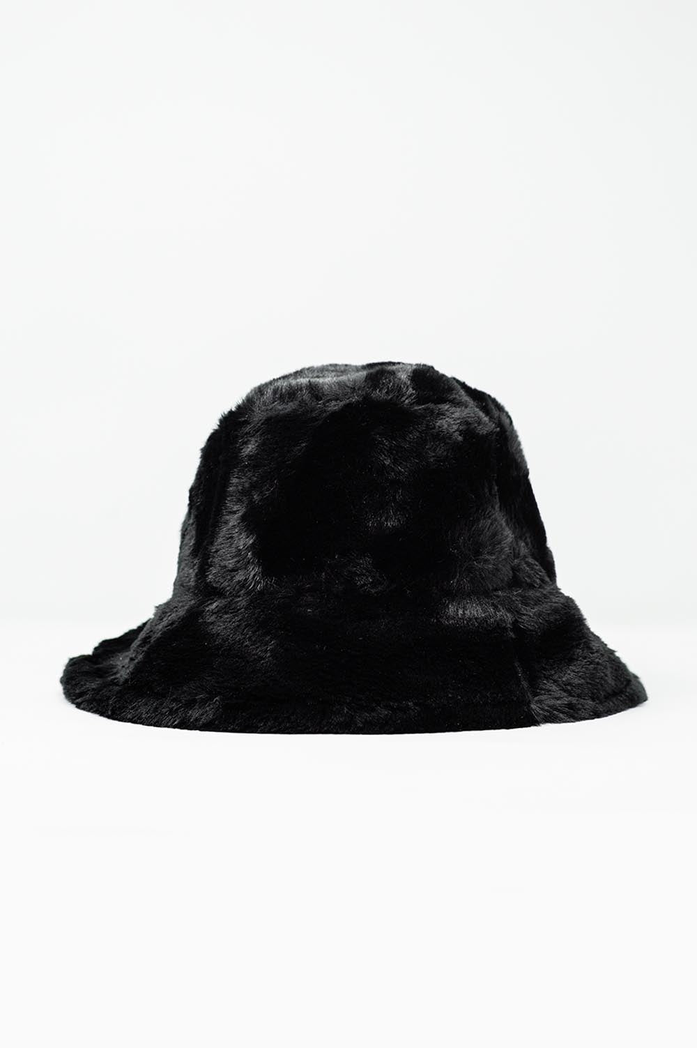 Q2 Reversible bucket hat in black with teddy turn up