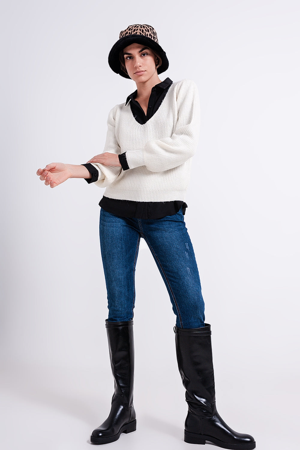 Ribbed V neck jumper in off white Q2 Sweaters BoutiqueLua