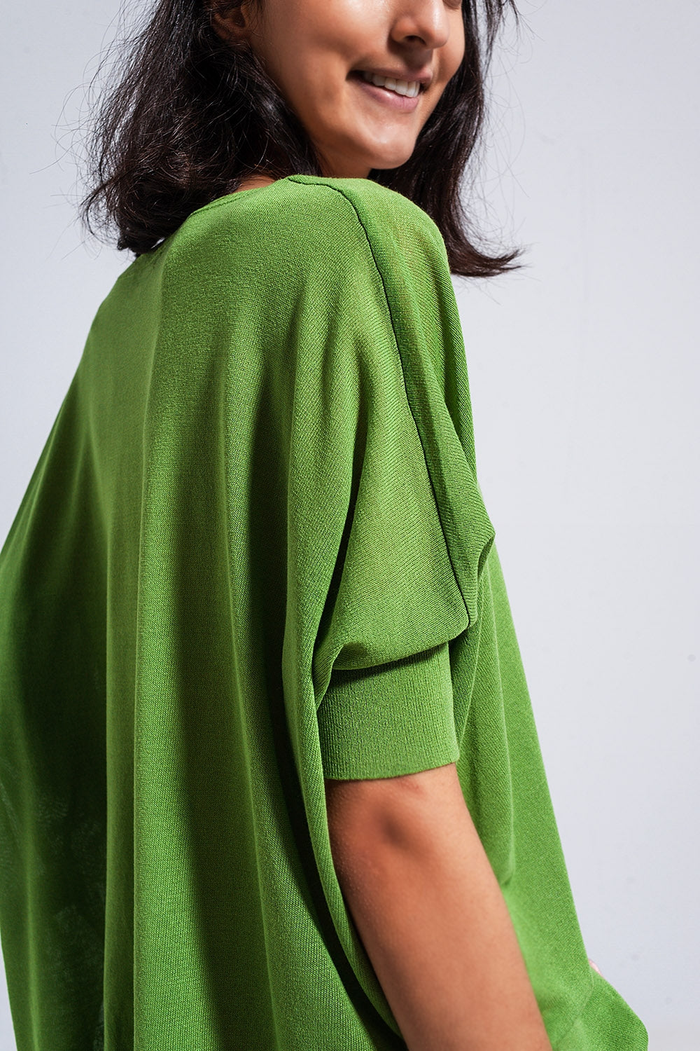 Short sleeve sweater in v neck in green Q2 Sweaters BoutiqueLua