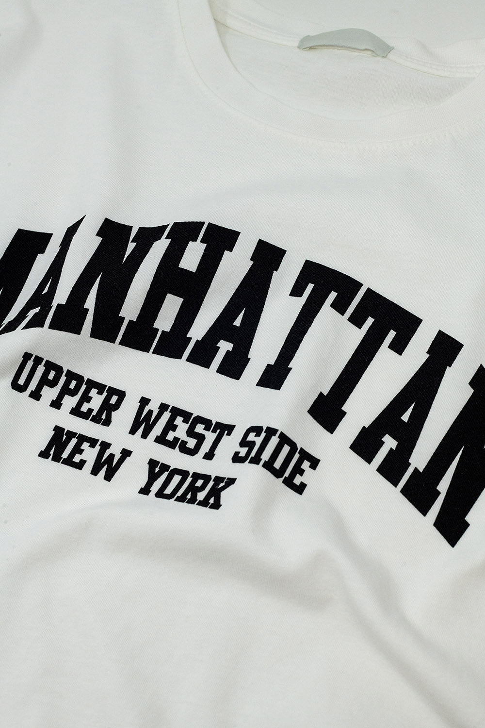 Short Sleeve T-shirt With Graphic Text Manhattan In White Q2 Tops BoutiqueLua