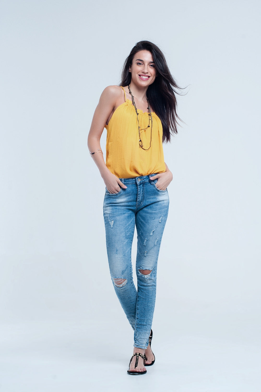 Skinny jeans in mid wash with knee rips Q2 Jeans BoutiqueLua